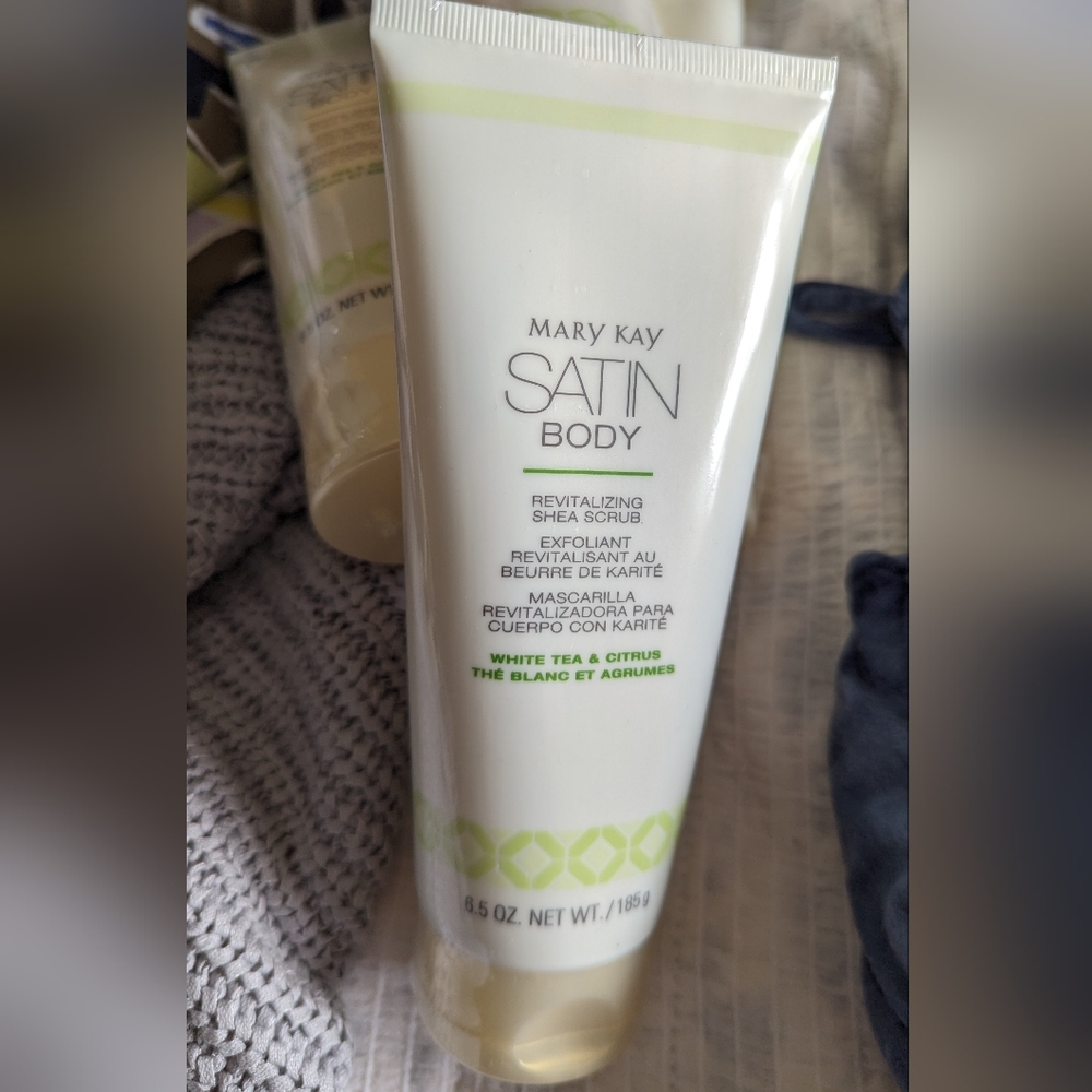 Mary Kay Revitalizing Shea Scrub